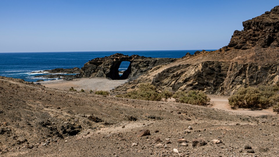 Arco natural en la costa